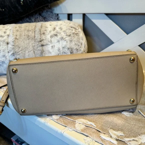 Gorgeous Michael Kors Saffiano leather studded tote! Like new! - Picture 7 of 9